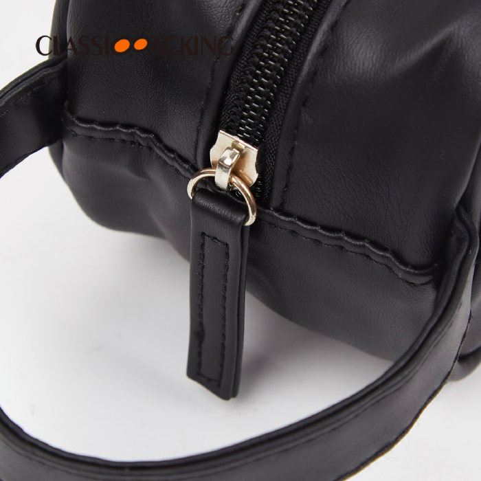 men's small leather wash bag zipper detail